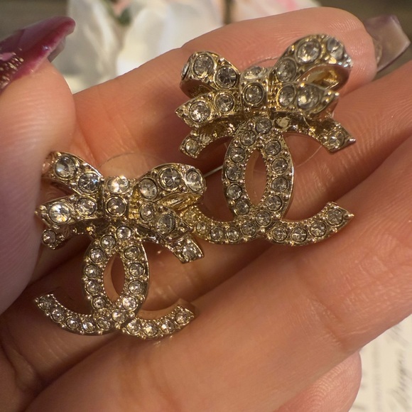 CHANEL Gold Crystal Bow CC Stud Earrings - Picture 6 of 9